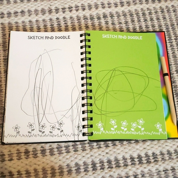 Trace-Along Scratch and Sketch Dot-to-Dot Animals activity book - Picture 6 of 7